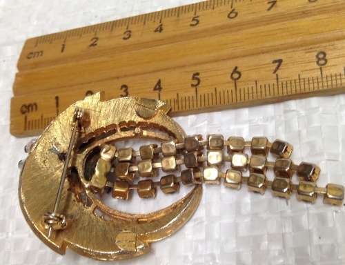 BROOCH - Crescent moon crystal embellished gilt tone metal Look At My BUY NOW-NO WAITING