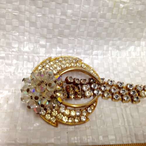 BROOCH - Crescent moon crystal embellished gilt tone metal Look At My BUY NOW-NO WAITING