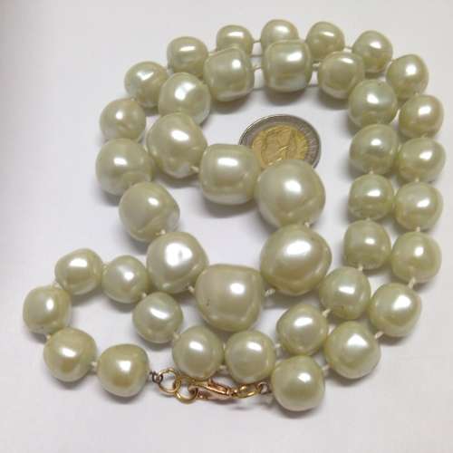 Necklace 1960s Graduating Acrylic Baroque Pearls LOOK at my BUY NOW Items NO - NO WATING