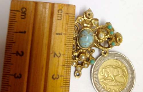 Vintage brooch pretty Caboshon blue smaller ones around some missing