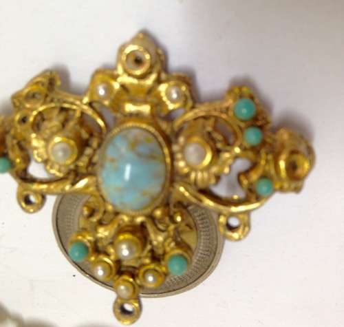 Vintage brooch pretty Caboshon blue smaller ones around some missing