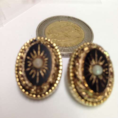 Earrings clip on-RARE SPHINX Black cut glass faux pearl Root 1947/1970Chiswick UK Mourning Jewelry