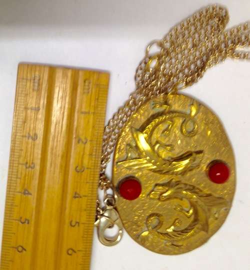 Necklace - Pendant Oriental DRAGONS - YING+YANG -BRASS- Red Cabochons + Chain gold Tone