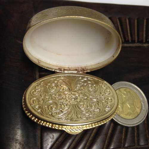 PILL BOX Westminster Abbey LONDON Porcelain Top Gilt MetalGREAT COUNTRY HOME DECOR LooK