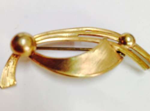 BROOCH - Brushed finish Raised balls Gold Tone metal