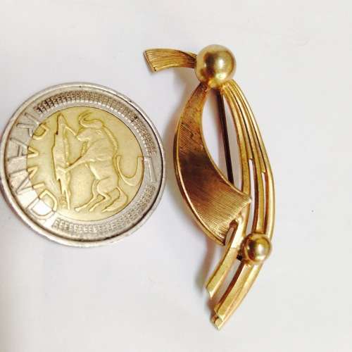 BROOCH - Brushed finish Raised balls Gold Tone metal