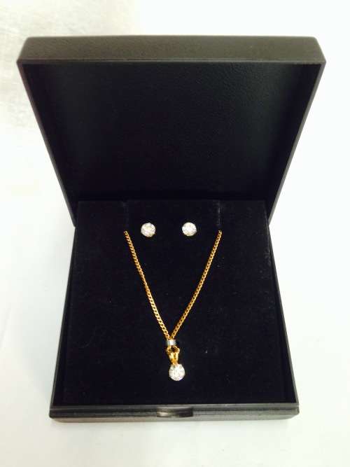 Necklace +Earrings - Set chain gold Tone metal + box Look at my Buy Now listings No Waiting