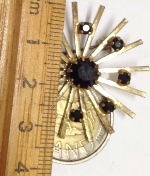 BROOCH-LARGE Sunburst dark Stone RED almost black Surrounded BY 8 smalll STONES- GOLD TONE METAL