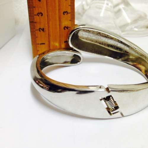 BANGLE Cross Over Design mirror fin.Silver tone-Clamper (hinged)LOOK At My BUY NOW Items NO WAITING