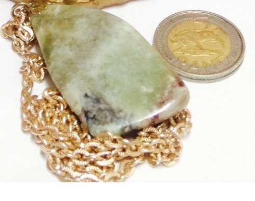 Necklace- Pendant Green Semi Precious Gem Stone Silver tone ChainLOOK At My BUY NOWitemsNO WAITING