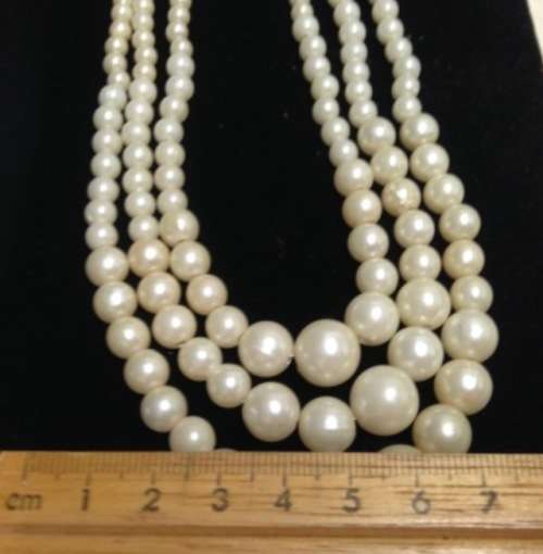 Necklace graduating faux Pearl 3 strand Bib Look At My BUY NOW NO WAITING