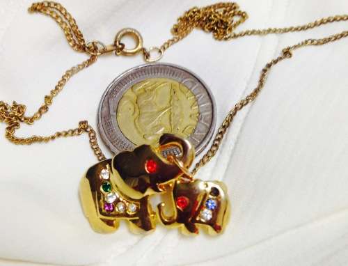 Necklace - BROOCH Gold Tone Elephant Ma + baby Gold Tone lovely coloured crystals