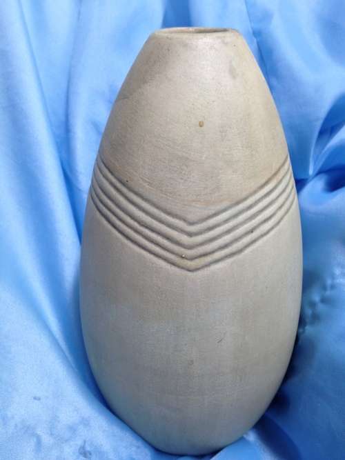 1 Ovoid Small pottery Vase smooth very tactile Beautiful +1 small Wade vase