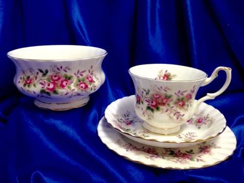 ROYAL ALBERT -SUGAR bowl+Trio Lavender Rose c1962/70