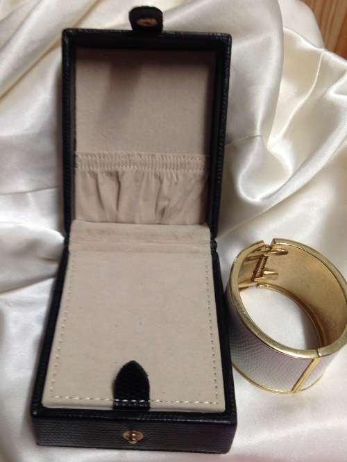 Bangle hinged clamper white faux Skin Black Jewellery box Marcasite clip on earrings
