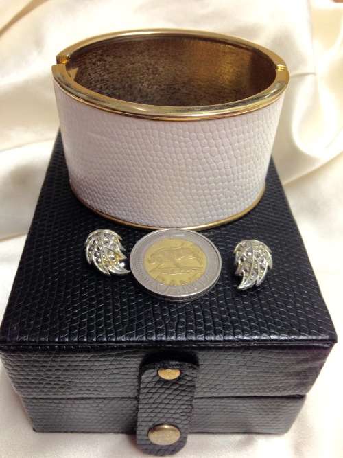 Bangle hinged clamper white faux Skin Black Jewellery box Marcasite clip on earrings