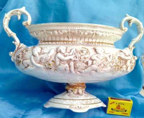 Vase - Italian Porcelain Capidimonti PUTTI Scroll handle 2055 repair