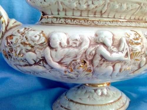 Vase - Italian Porcelain Capidimonti PUTTI Scroll handle 2055 repair