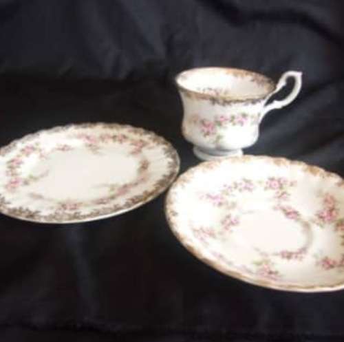Royal Albert DIMINITY ROSE Trio