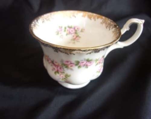 Royal Albert DIMINITY ROSE Trio