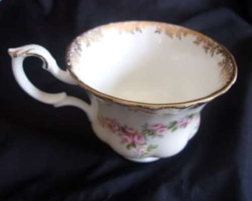 Royal Albert DIMINITY ROSE Trio