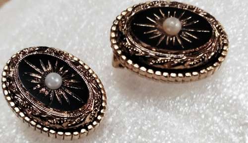 Earrings clip on-RARE SPHINX Black cut glass faux pearl Root 1947/1970Chiswick UK Mourning Jewelry