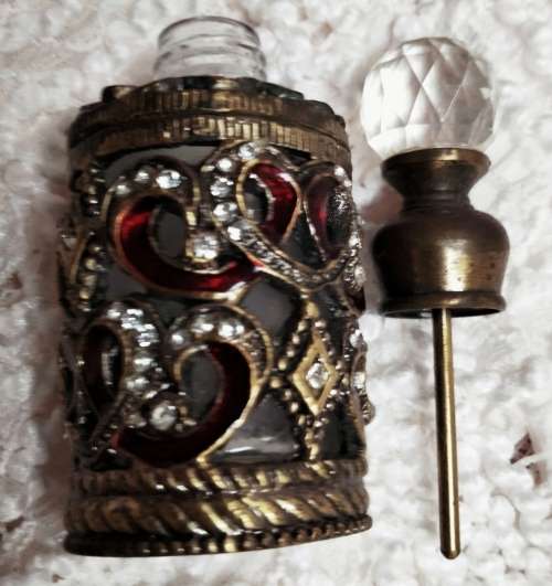 GORGEOUS PERFUME bottle entwined Red enameled hearts crystal encrusted+ Crystal stoper metal dauber