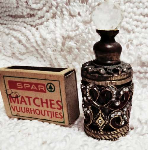 GORGEOUS PERFUME bottle entwined Red enameled hearts crystal encrusted+ Crystal stoper metal dauber