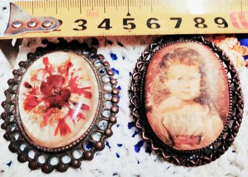 Brooches Circa1960 Lucite Flower Dome+Cloth Portrait Look At all My Buy Now listings No Waiting