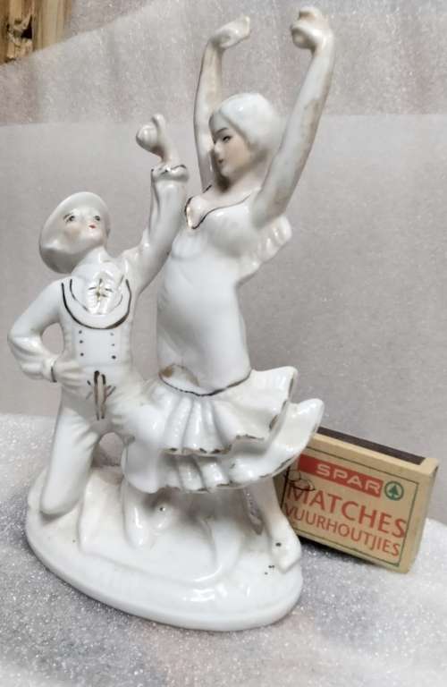 Spanish dancer figurine Porcelain Lady+Man  dorativeLookl My BUYNOW listings NO WAITING