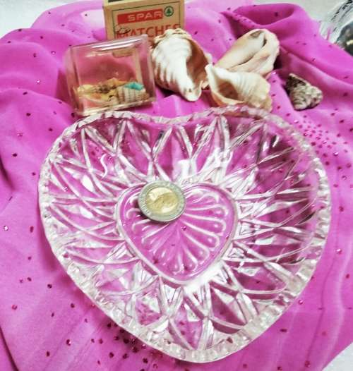 Heart shaped Glass dish + 4 Sea shells + Art Perspex Square inside sea shells