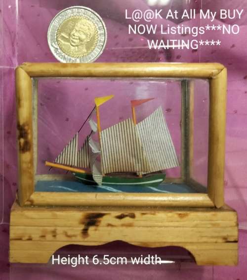 Oriental *Diorama *miniature Ship in glass+Bamboo *