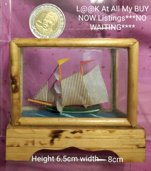 Oriental *Diorama *miniature Ship in glass+Bamboo *
