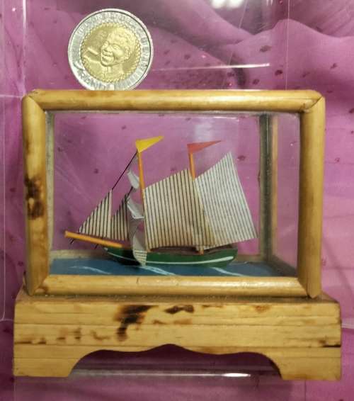 Oriental *Diorama *miniature Ship in glass+Bamboo *