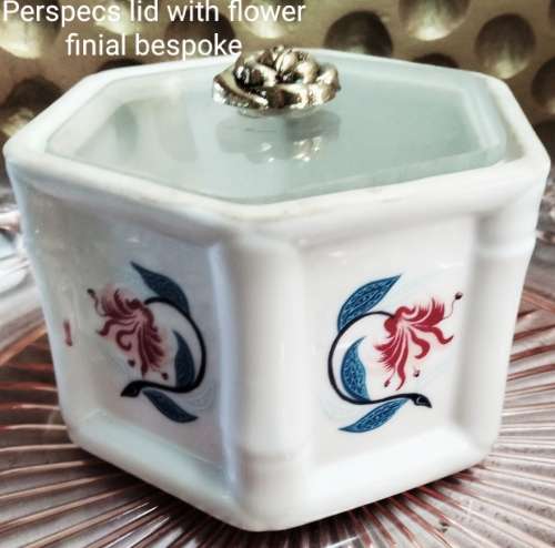 Elizabeth Arden COLLECTIBLES Powder Shaker*Hexagonal Box ceramic The Pavilion Brighton+cardboard box