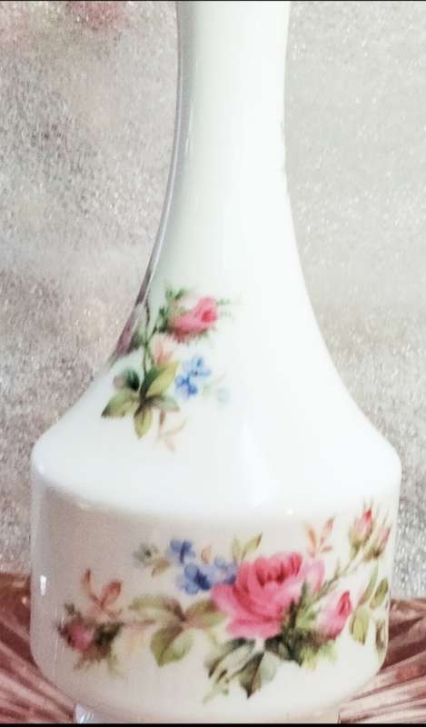 Royal Albert* Moss Rose *Posy Vase Bone china British Look AtMy Buy Now Listings NO WAITING