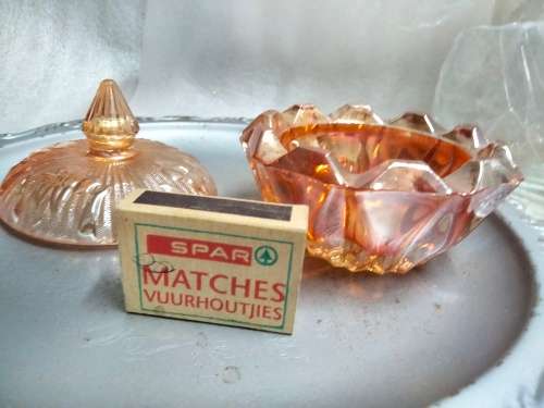 2 items Carnival glass 1 trinket bowl + 1 Jeannette glass lid lovely finial not set