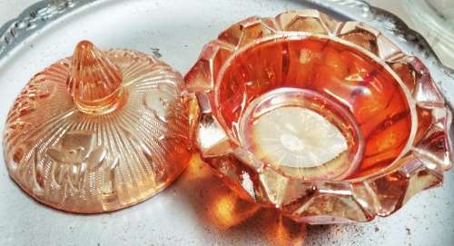 2 items Carnival glass 1 trinket bowl + 1 Jeannette glass lid lovely finial not set