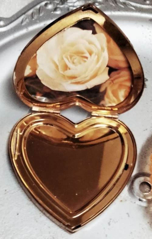 Powder COMPACT So Special*Heart shape gold tone blush metal Scroll  initial+ Scrip reads Love Aubrey