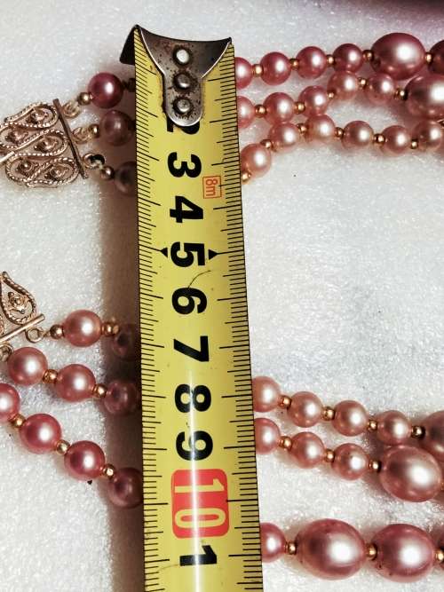 Necklace PINK Bib 3 strand Pearls degrees of Pink graduating sizes