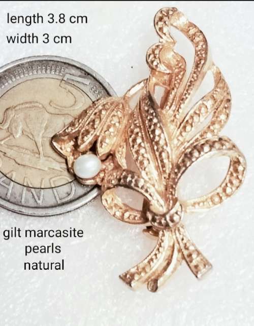 BROOCH MARCASITE Gilt Flower with bow has Natural PEARL BEAUTIFUL