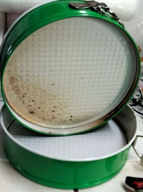 2 metal round cake tins  Lovely colour 1 need`s TLC needed