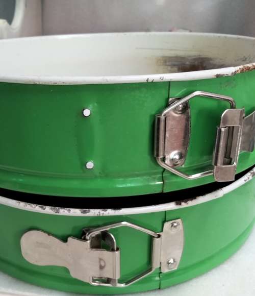 2 metal round cake tins  Lovely colour 1 need`s TLC needed