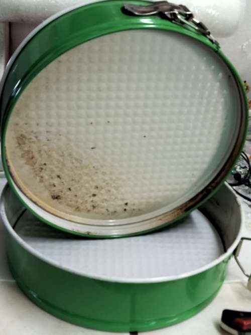 2 metal round cake tins  Lovely colour 1 need`s TLC needed