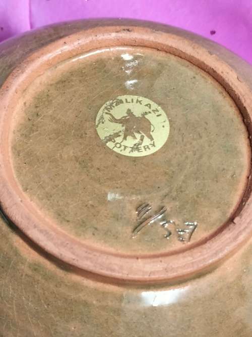 VASE  beautiful Art  Pottery S.A signed Mzilikazi