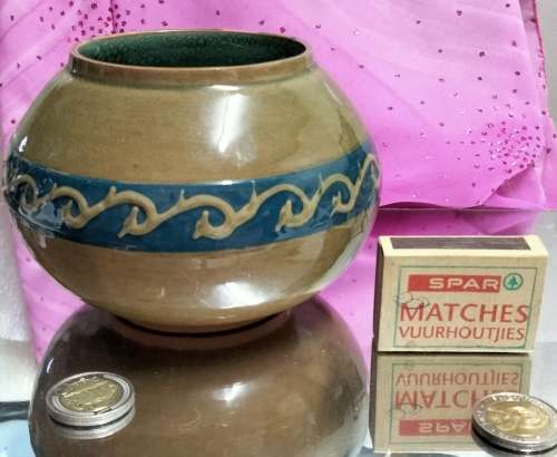 VASE  beautiful Art  Pottery S.A signed Mzilikazi