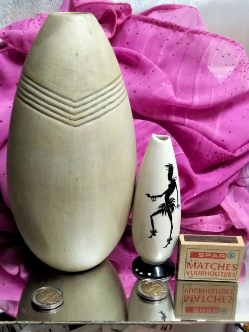 1 Ovoid Small pottery Vase smooth very tactile Beautiful +1 small Wade vase