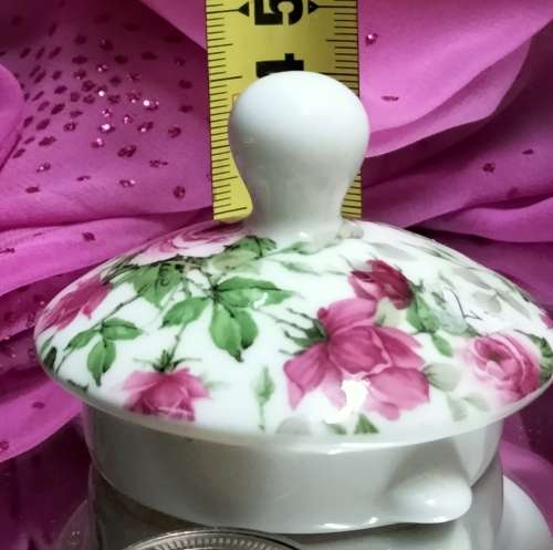 1Royal Albert Lady Hamilton LID small  + 1 Maxwell Williams lid