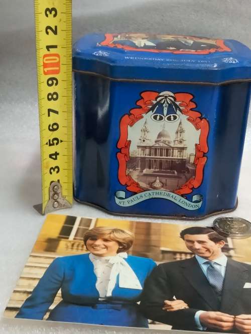TIN Commemorative of royal wedding Prince Charles and Princess Diana+ a unused post card