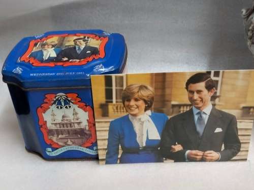 TIN Commemorative of royal wedding Prince Charles and Princess Diana+ a unused post card